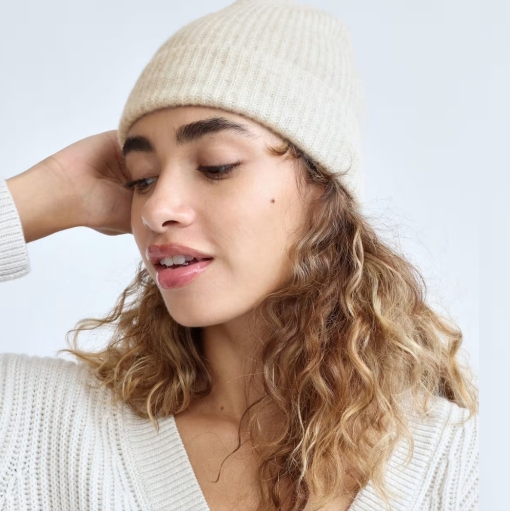 Aritzia Cashmere Cuff Beanie